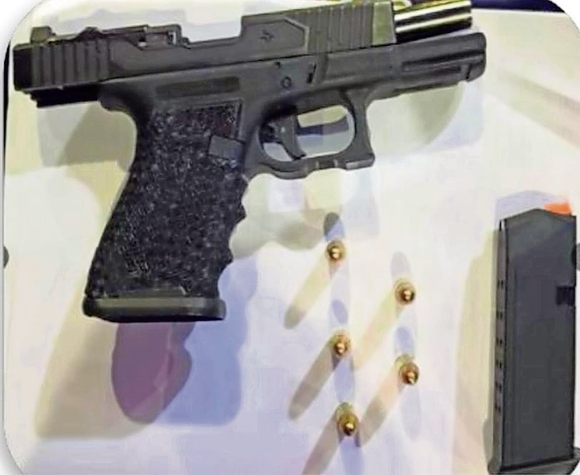 De acuerdo con las primeras versiones, el alumno del CETIS 54 llevaba el arma en su mochila. Foto: Especial