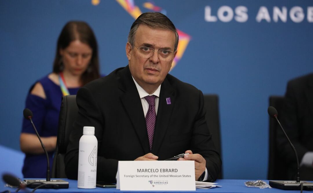 El canciller mexicano Marcelo Ebrard asiste a una mesa redonda en la IX Cumbre de las Américas en Los Ángeles, California. Foto: EFE