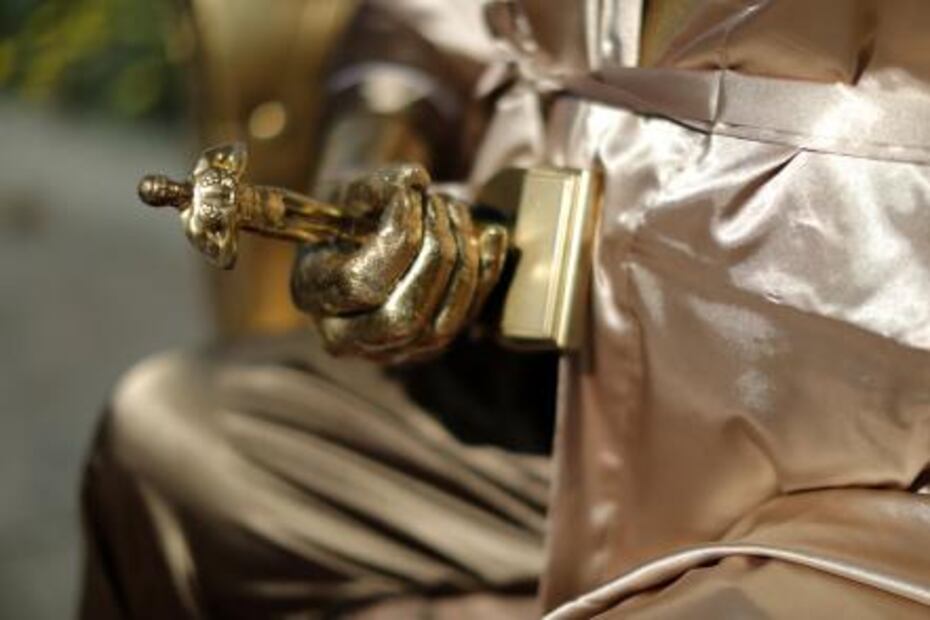 Instalan reveladora estatua de Harvey Weinstein en Hollywood