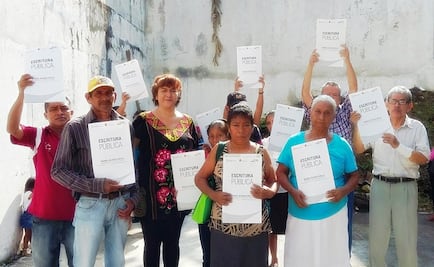 Familias afectadas por el huracán Stan reciben escrituras de vivienda