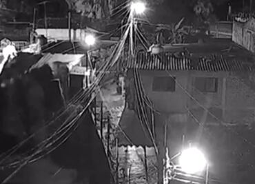 VIDEO: Colapsa vivienda ante crecida de río Cuautla en Morelos; era un asentamiento irregular