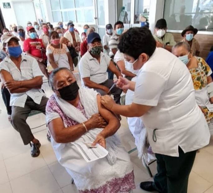 "Con la vacuna, estaremos más tranquilos y seguros": adulto mayor vacunado contra Covid-19 en Yucatán