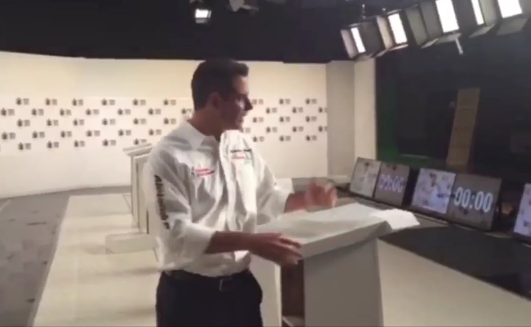 El abanderado de la alianza Juntos Hacemos Más (PRI-PVEM-PANAL), Alejandro Murat, realizó pruebas de audio y video. /Especial