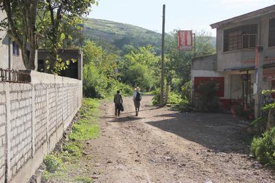 “O se van o vamos a quemar sus casas”