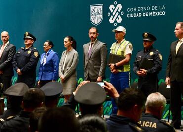 Premian a policía que detuvo a mujer involucrada en muerte de dos en Plaza Artz
