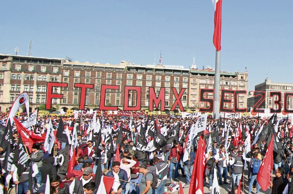 Manife stación. Un estimado de 50 mil personas, según autoridades capitalinas, se congregaron en el Zócalo por el Día del Trabajo / CARLOS MEJÍA. EL UNIVERSAL