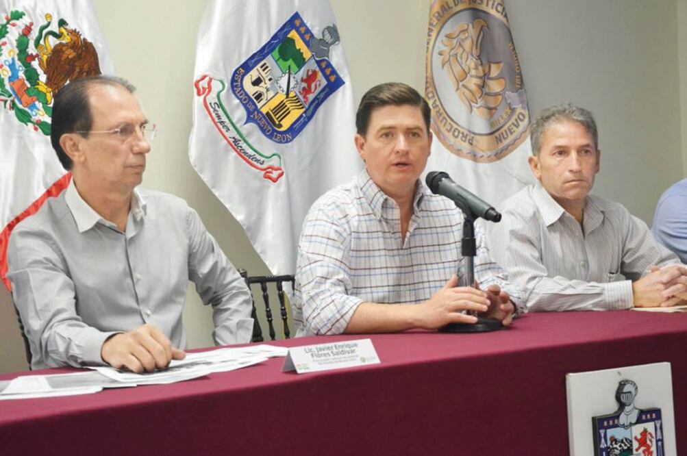 El gobernador Rodrigo Medina y el procurador Javier Flores informan de los pormenores de la investigación. Foto: EMILIO VÁSQUEZ. EL UNIVERSAL