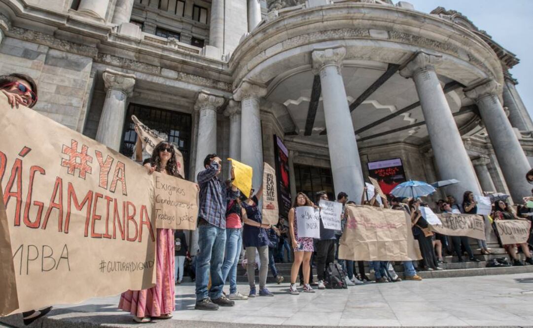 Prestadores de servicios exigían sus pagos a INBA Foto: Germán Espinosa/ EL UNIVERSAL