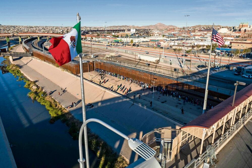 Casi la mitad de los solicitantes de asilo en México llegan con su familia, indican datos de International Rescue Committee. Foto: Archivo AFP