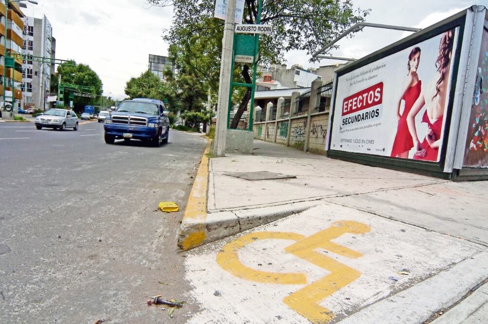 El jefe de gobierno encargó hacer más rampas en la CDMX (ARCHIVO EL UNIVERSAL)