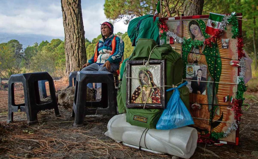 Luego de siete horas de caminata llegaron al punto de descanso, donde les dieron comida y café. Foto: Santiago Reyes / EL UNIVERSAL