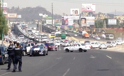 Taxistas retiran protesta de la México-Pachuca