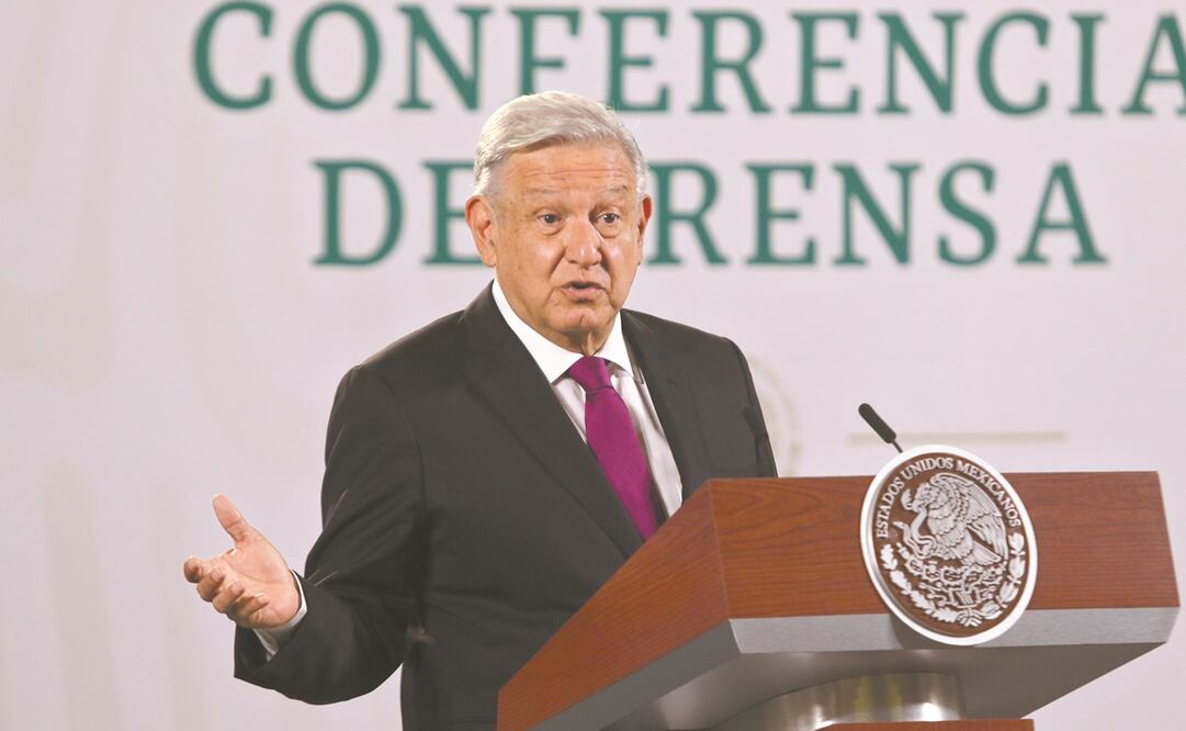 En su conferencia matutina, el presidente Andrés Manuel López Obrador aseguró ayer que el video en el que se ve a su hermano recibiendo 150 mil pesos de manos de David León corresponde a un trato personal. Foto: Carlos Mejía. EL UNIVERSAL