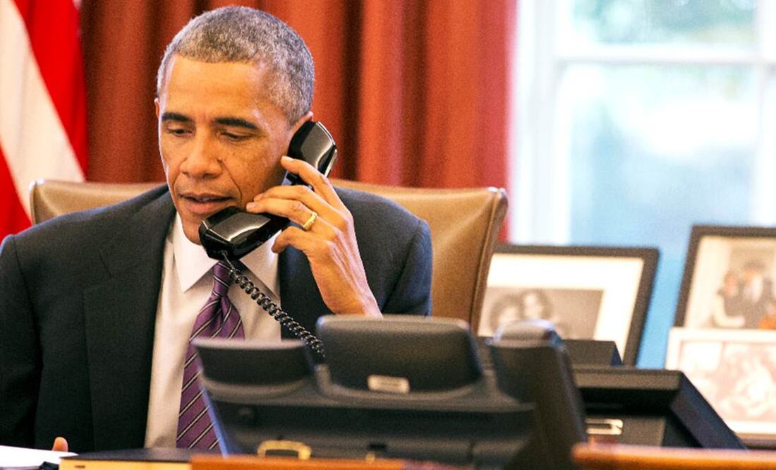 "Sé lo difícil que es criar a los niños y hacer lo correcto por ellos, y si no hubiera sido por mi madre, yo ciertamente no estaría aquí", dijo Obama en una llamada telefónica con una de las mujeres