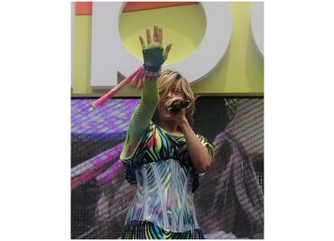 Fey celebra el amor en todo su esplendor durante Marcha del Orgullo LGBTTTI