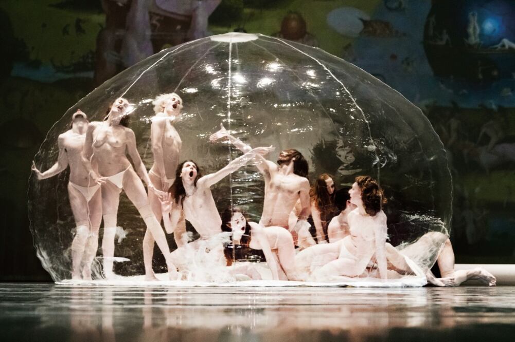 Los cuerpos de los bailarines se convierten en una suerte de pinceles. Foto: SYLVIE-ANN PARÈ/COMPAGNIE MARIE CHOUINARD