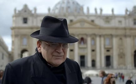 Quién es Raymond Burke, el cardenal ultraconservador crítico del Papa que será desalojado del Vaticano