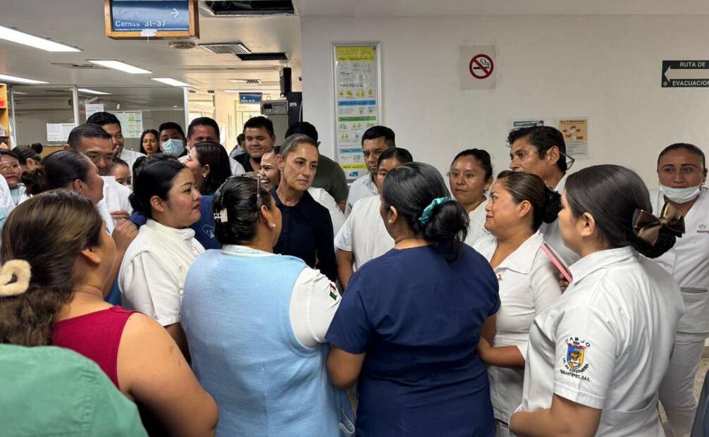 La presidenta Claudia Sheinbaum Pardo recorre hospitales donde se encuentran los heridos del accidente del Tren Interoceánico en Oaxaca. Foto: Presidencia