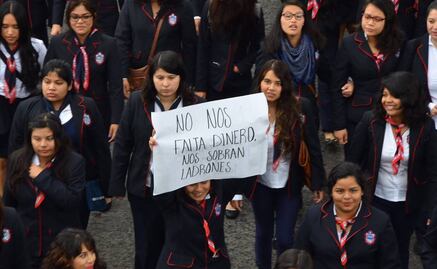 Burócratas de 5 dependencias se suman a protestas en Veracruz