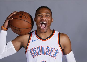 Aún sin firmar, Westbrook feliz en OKC