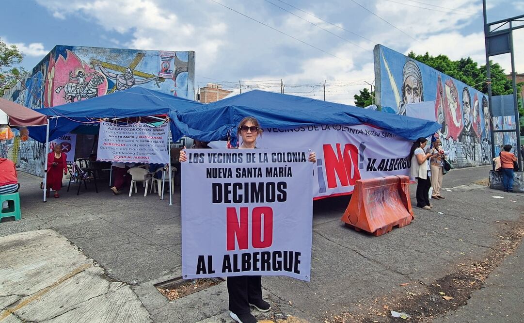 Vecinos de la colonia Nueva Santa María se mantienen afuera del predio de Eje 2 Norte y Plan de San Luis hasta que el Gobierno local revise el expediente. (28/03/2025) Foto: Jorge Medellín | El Universal