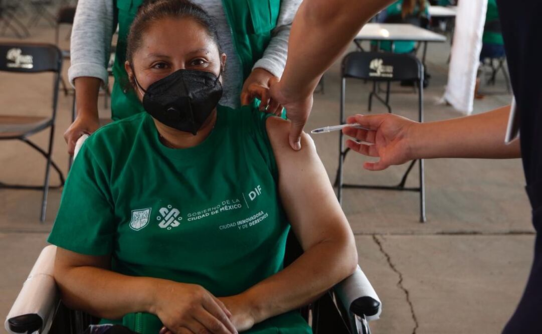 El Gobierno de la Ciudad de México realizó un simulacro de la vacunación contra Covid-19 en adultos de 60 años en la alcaldía Venustiano Carranza. Foto: Especial 