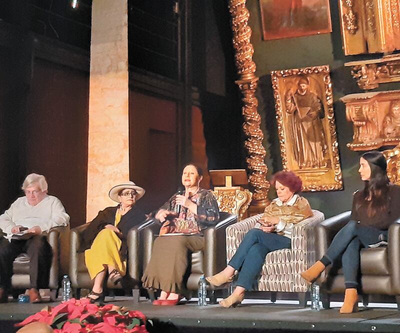 Astrid Hadad y Angélica Aragón apoyan la iniciativa del montaje. CORTESÍA