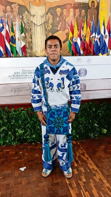 José Carrillo de la Cruz, de 23 años, estudia la carrera de Técnico Superior Universitario en Mantenimiento Industrial (TERESA MORENO. EL UNIVERSAL)