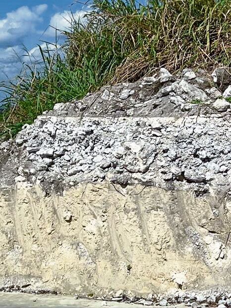 Huellas de la destrucción de una estructura prehispánica en Laguna Om. Foto: Fernando Cortés