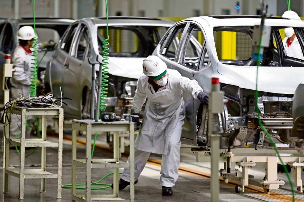 El IFF prevé una moderación en la expansión de la economía de 2.3% este año, después de un crecimiento sorpresivo en el 2023 con un promedio de 3.2%, que resultó por encima de la tasa de largo plazo del 1.5%, respaldando la moneda y a las cuentas externas. Foto: Archivo / EL UNIVERSAL