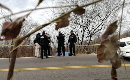 Hallan dos cuerpos decapitados y mutilados a un costado de la carretera México-Nogales; no han sido identificados