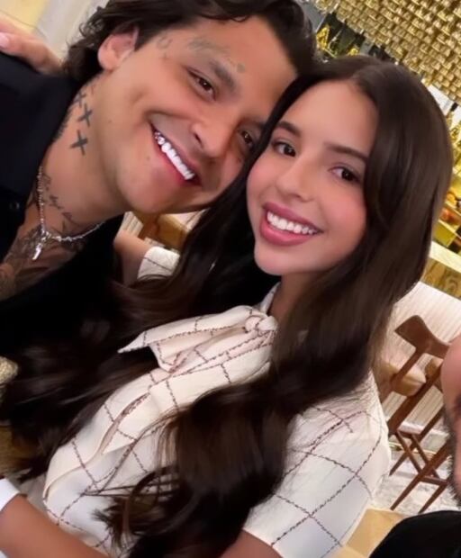 Christian Nodal y Ángela Aguilar, juntos hasta en la estética.