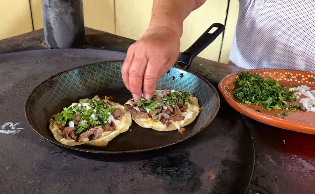Así se preparan las gringas de bistec con la sazón de Doña Ángela. Foto: YouTube "De Mi Rancho a Tu Cocina"