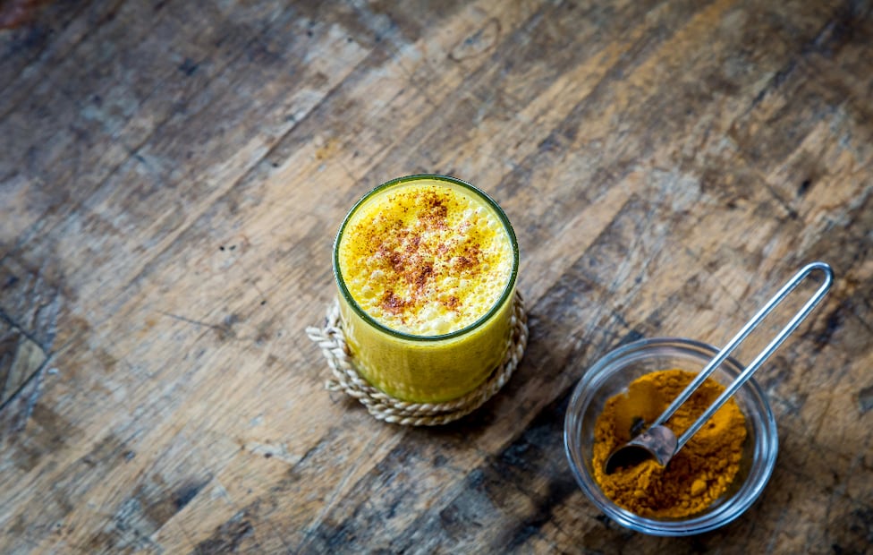 La llamada golden milk es una de las bebidas relajantes más populares de los últimos años. Foto: Osha Key para Unsplash