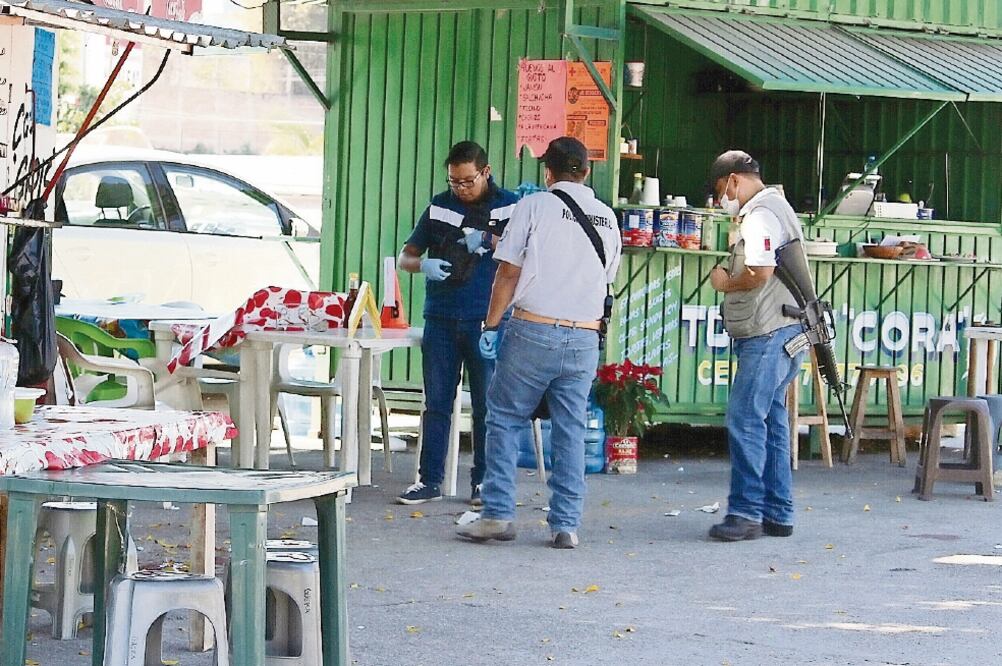 El policía ministerial Rey David Cortés fue asesinado mientras almorzaba en un puesto semifijo ubicado frente a la fiscalía estatal. Foto: ANWAR DELGADO. EL UNIVERSAL