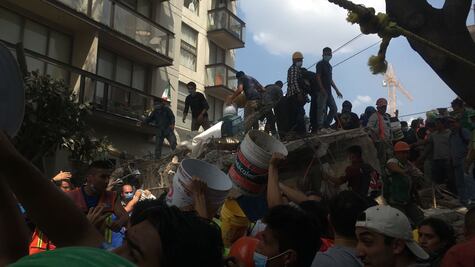 Se incrementa a 333 muertos tras sismo de 7.1 grados