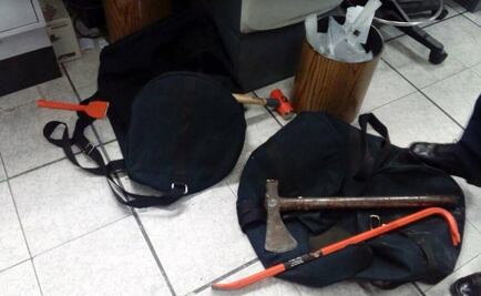 Ladrones causan incendios para asaltar un banco en Neza