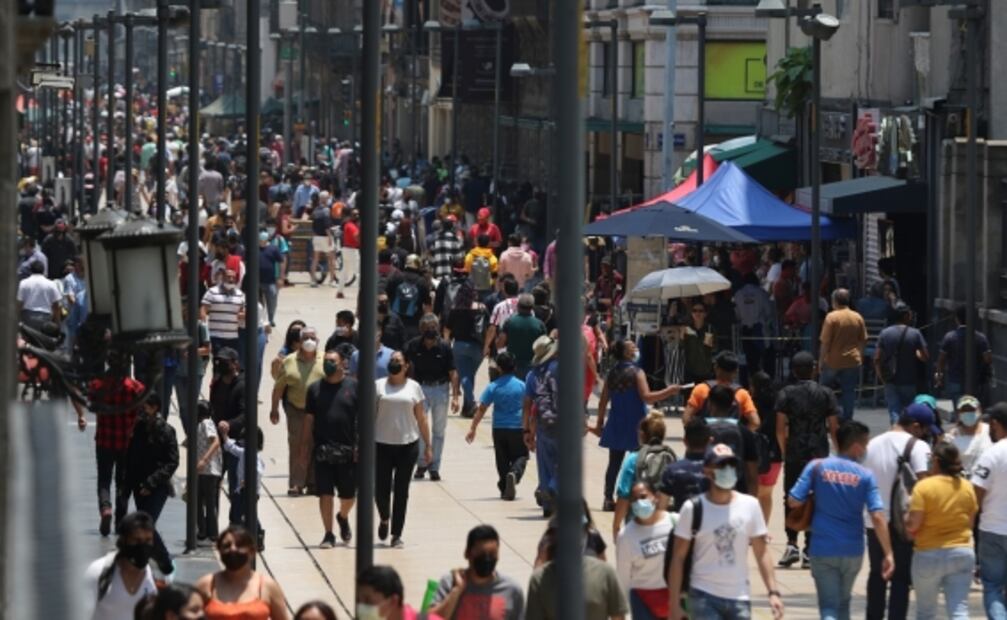 Vacunan a AMLO, inflación, deserción escolar y contaminación, entre las fotos de la semana