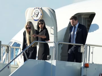 Ataúd de Charlie Kirk viaja en avión vicepresidencial, JD Vance lo acompaña