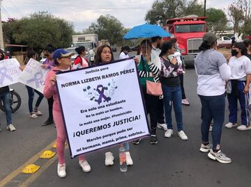 "No más bullying" Bloquean acceso a Teotihuacán por muerte de Norma Lizbeth tras pelea con una compañera