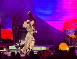 Ximena Sariñana saca las prohibidas en el Teatro Metropólitan