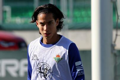 Betis prepara gran presentación de Diego Lainez 