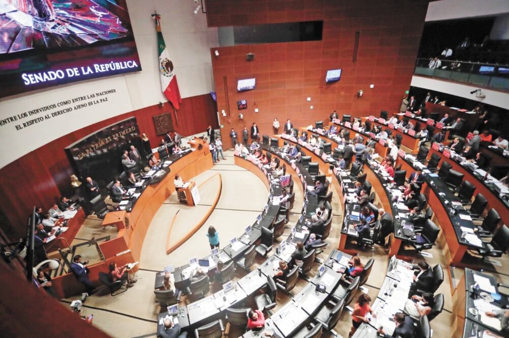 La bancada de Morena, que tiene mayoría en el Senado, dice que no hay certeza de que para el 15 de mayo esté lista la reforma educativa. / ARCHIVO EL UNIVERSAL