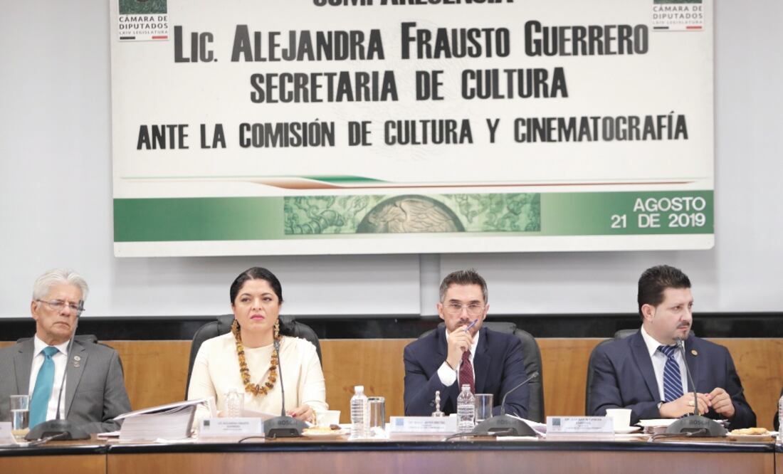 La secretaria de Cultura, Alejandra Frausto, y el diputado Sergio Mayer. Foto/ IVÁN STEPHENS. EL UNIVERSAL
