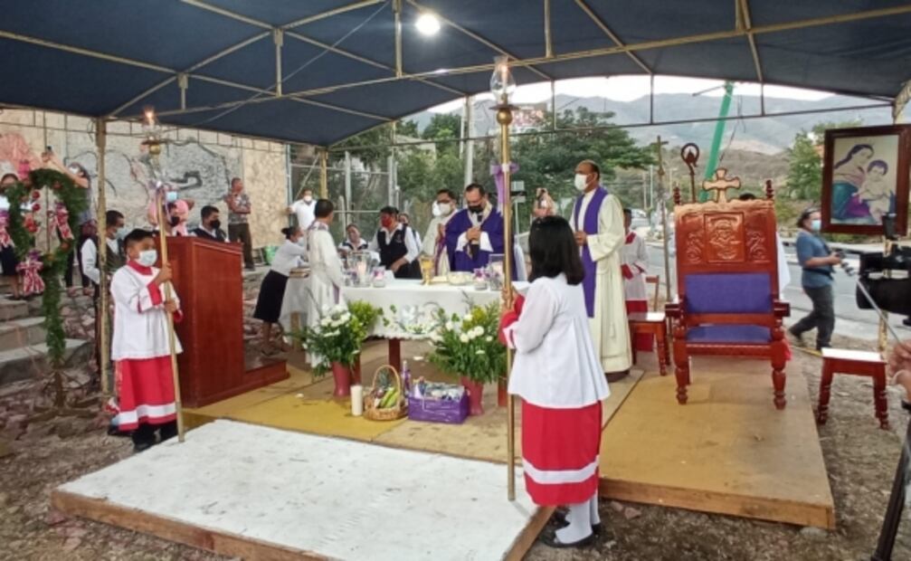 A nueve días de la tragedia, ofician misa en memoria de los 56 migrantes fallecidos en Chiapas