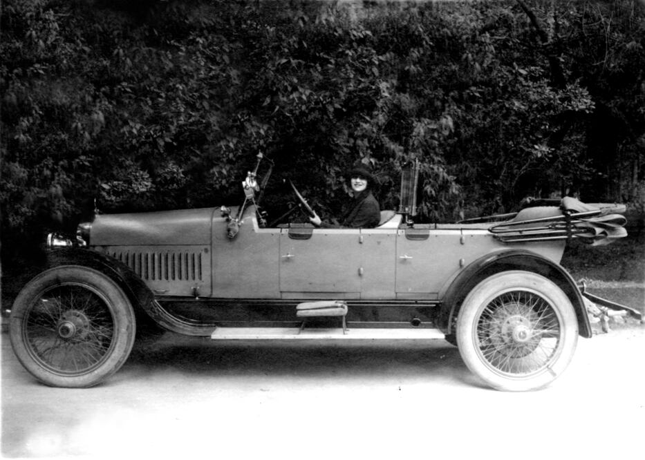 Las primeras mujeres que conquistaron el volante