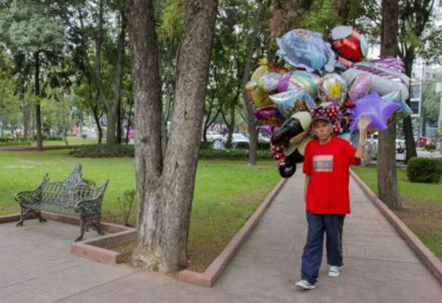 El globero que curó su alcoholismo con un globo para dios