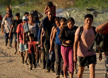 Se mantiene programa que permite la entrada a EU de 30 mil inmigrantes de cuatro países cada mes