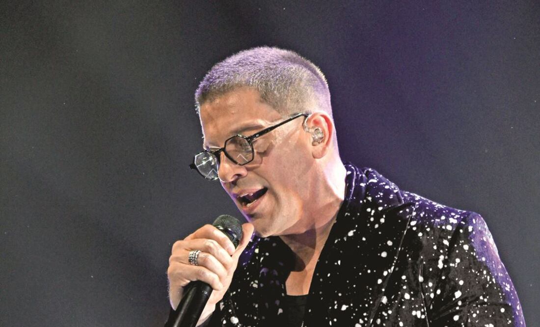 El artista festejó 17 años de carrera con un Teatro Metropólitan lleno. SALVADOR BONILLA. OCESA