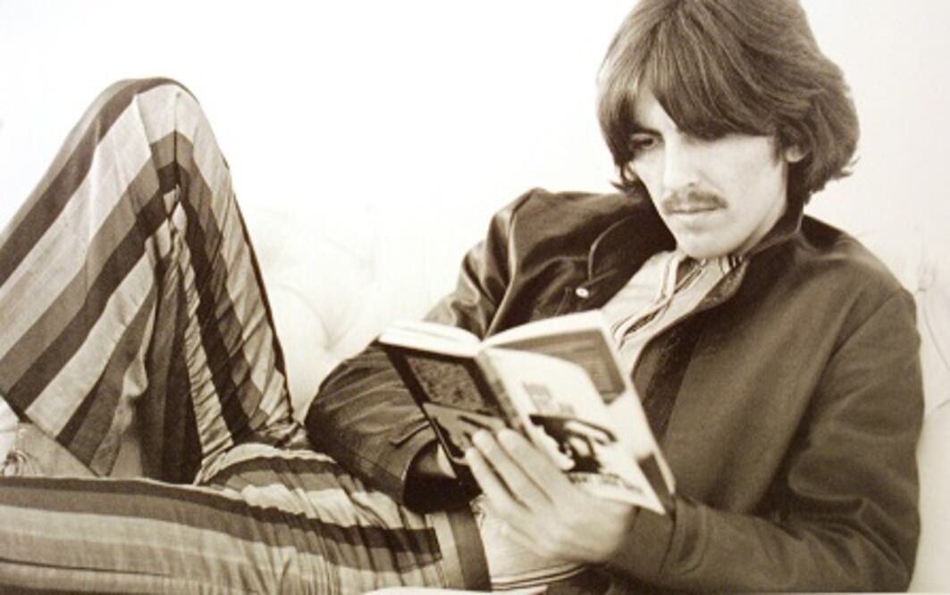 Enrico Caruso y George Harrison, en un día como hoy